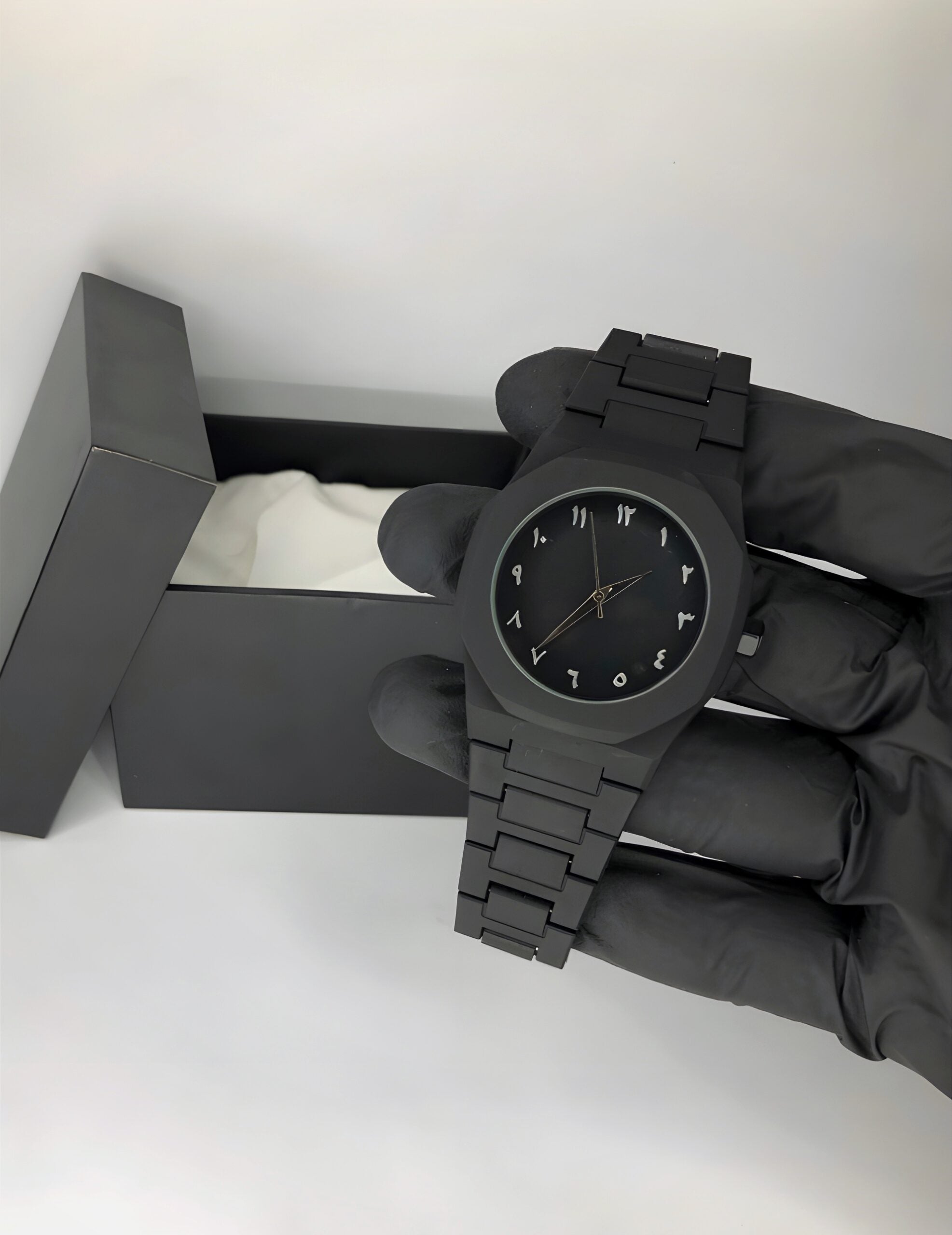 BLACK AURA Quartz Watch – Lightweight Design